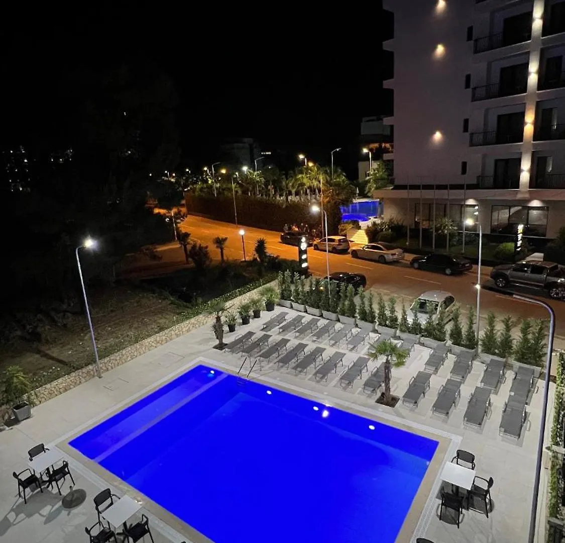 Hotel Antik Golem