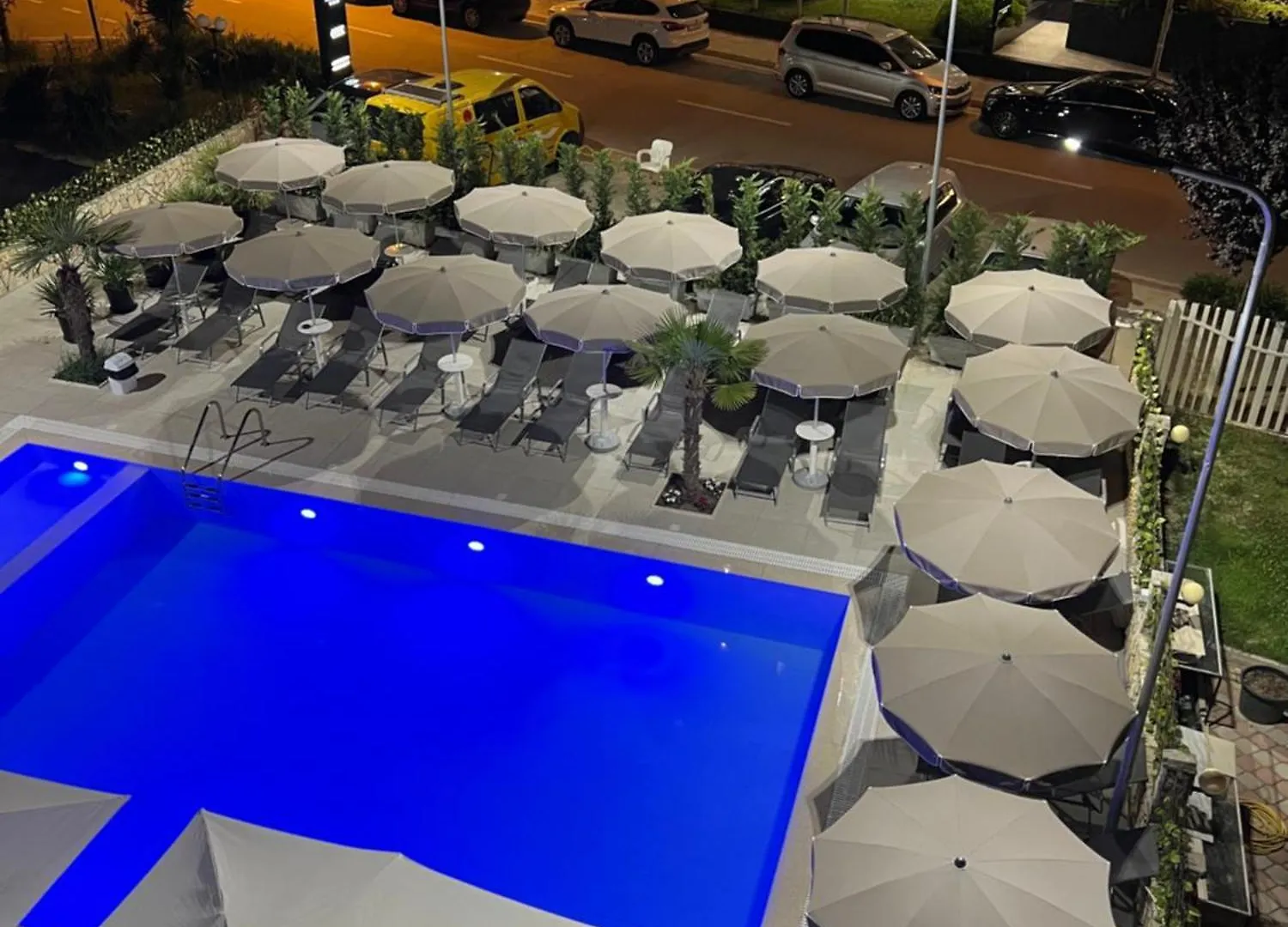 Hotel Antik Golem  Couette-café Golem (Tirana)